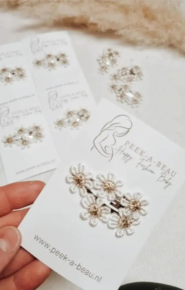 Peek-A-Beau Loes Gold