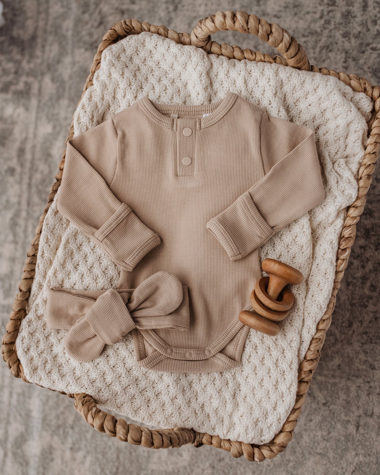 Snuggle Hunny Kids Pebble Long Sleeve Bodysuit