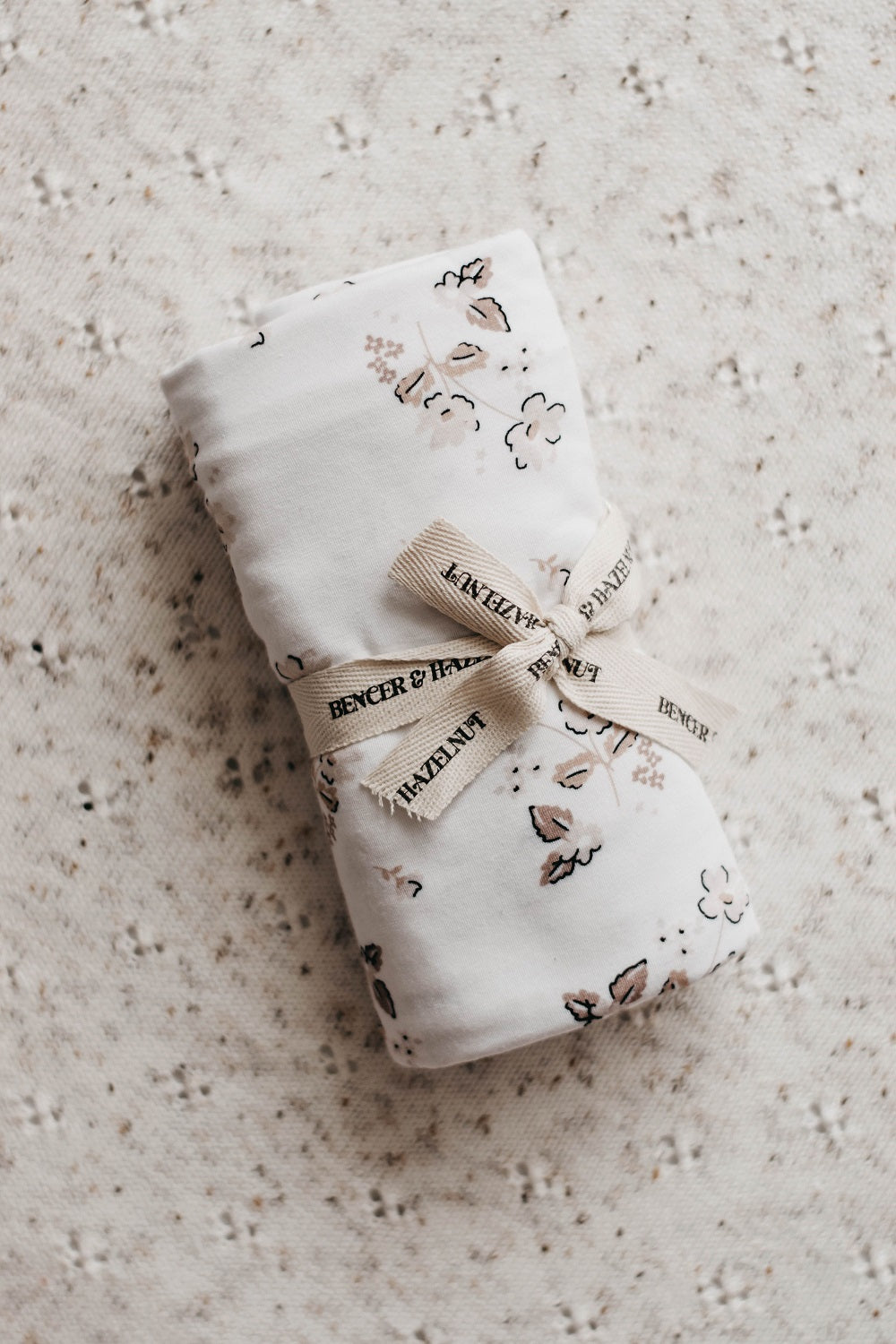 Bencer & Hazelnut Bamboo Jersey Swaddle - Daisy