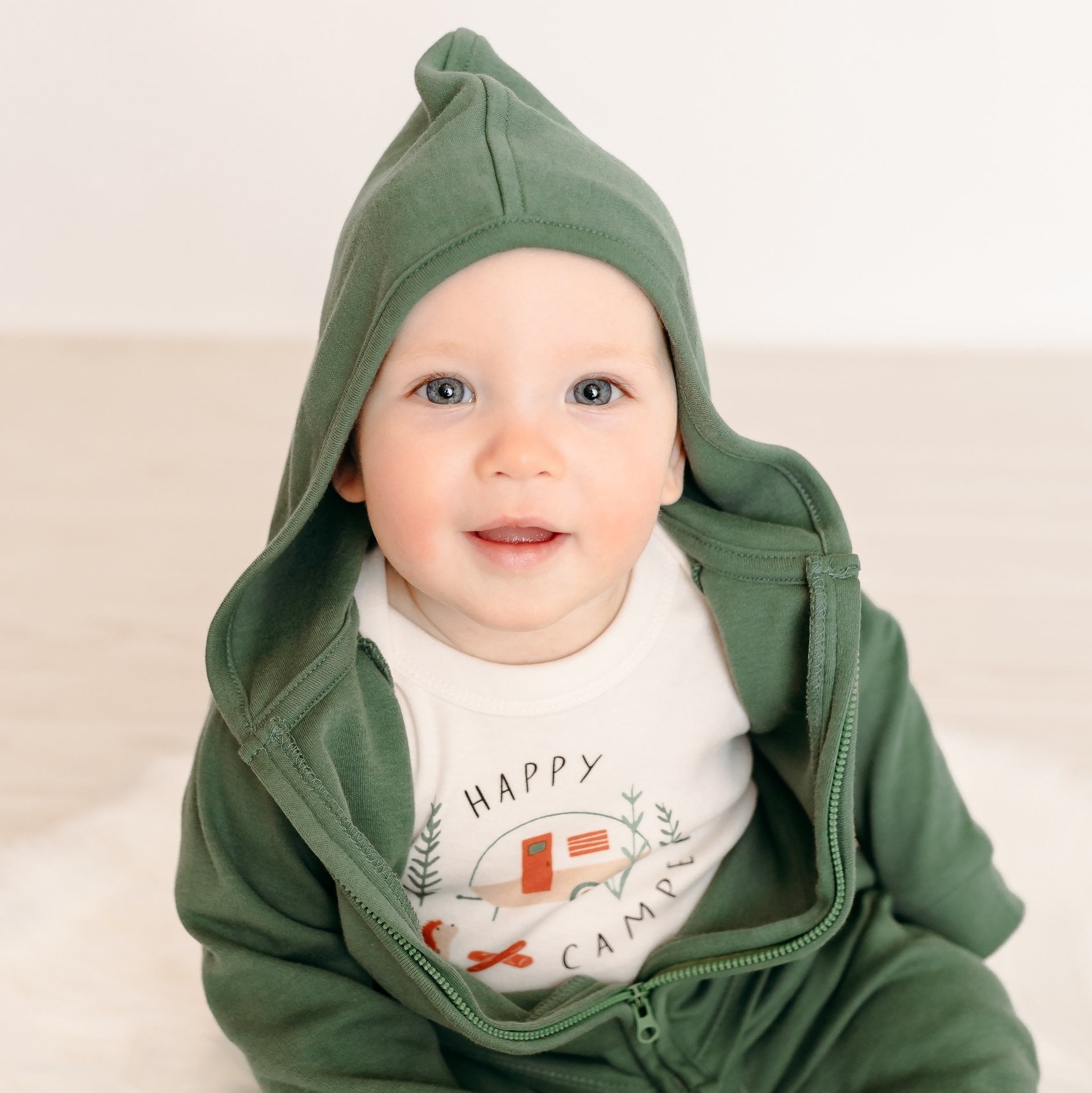 Finn & Emma Graphic Bodysuit (Happy Camper)