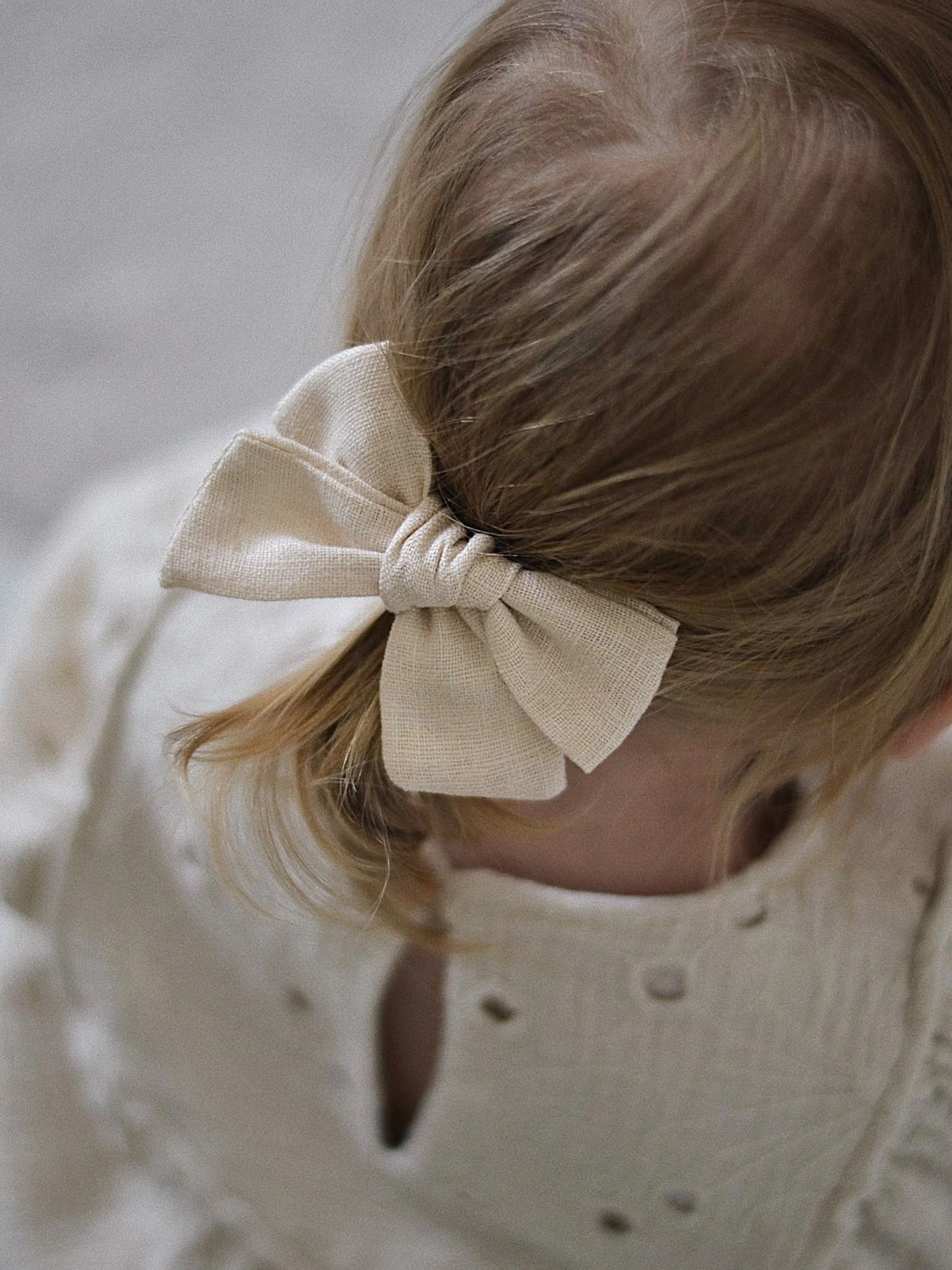Liv & Loke Ester Linen Bow - Sand