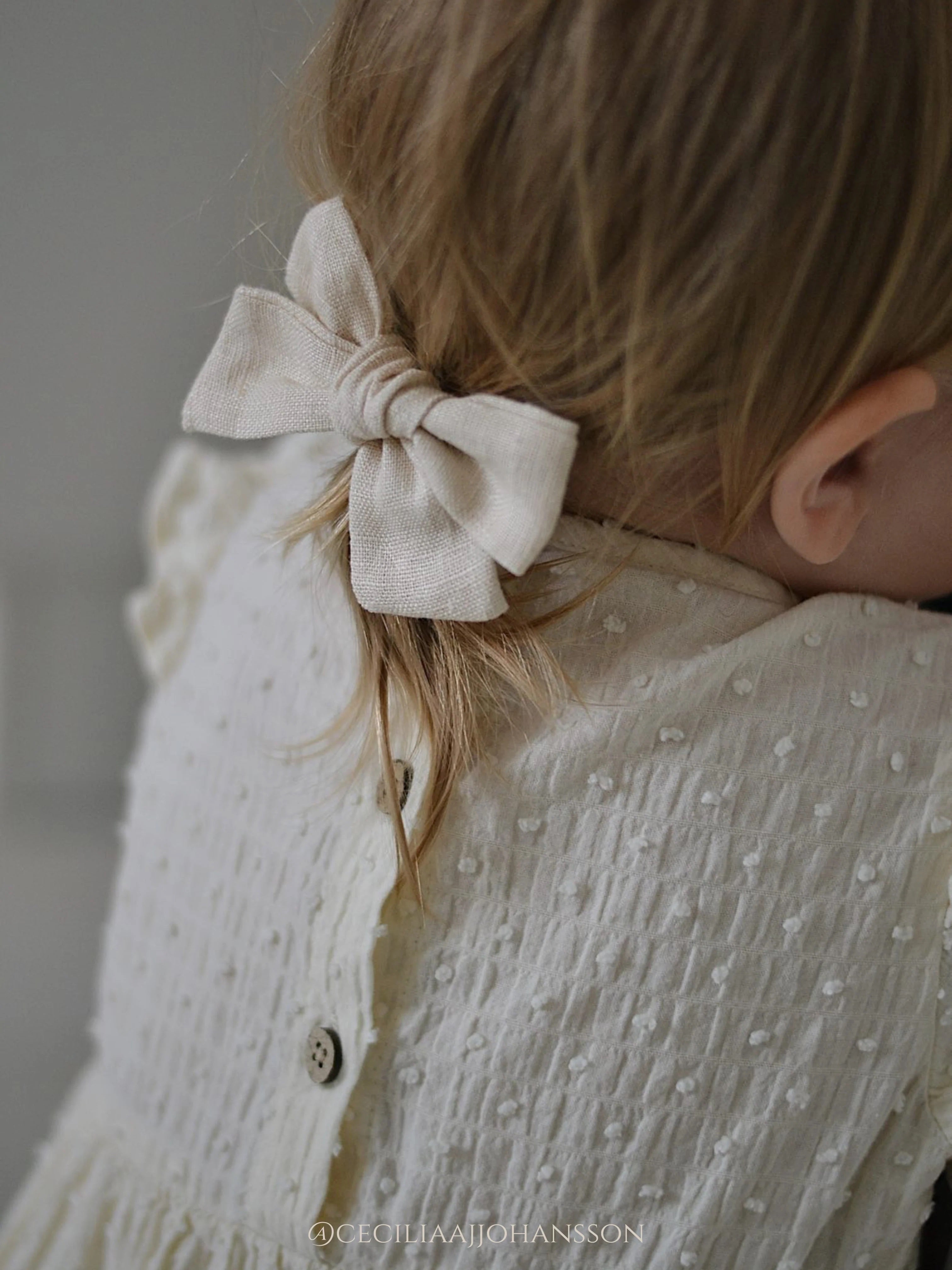Liv & Loke Ester Linen Bow - Sand