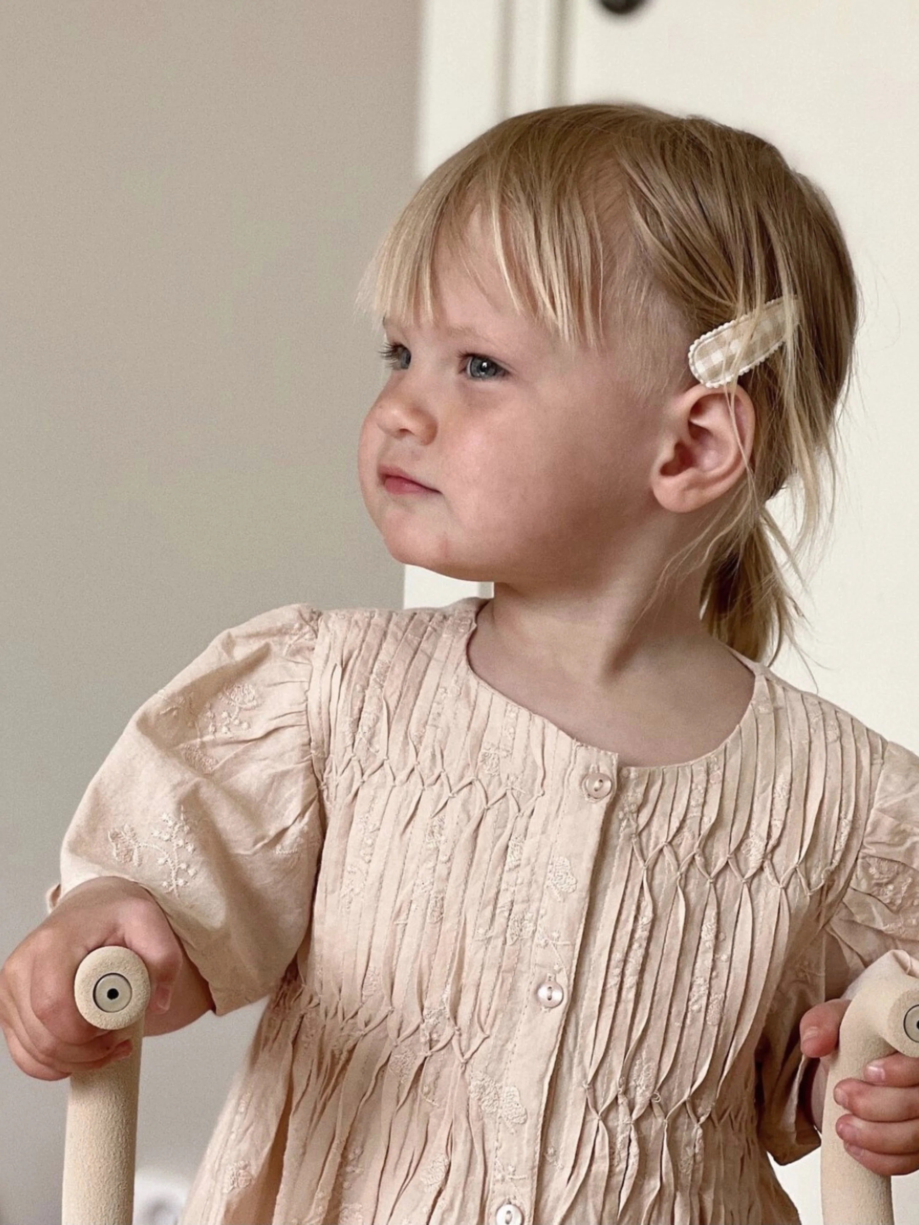 Liv & Loke Ilse Hair Clip - Sand gingham