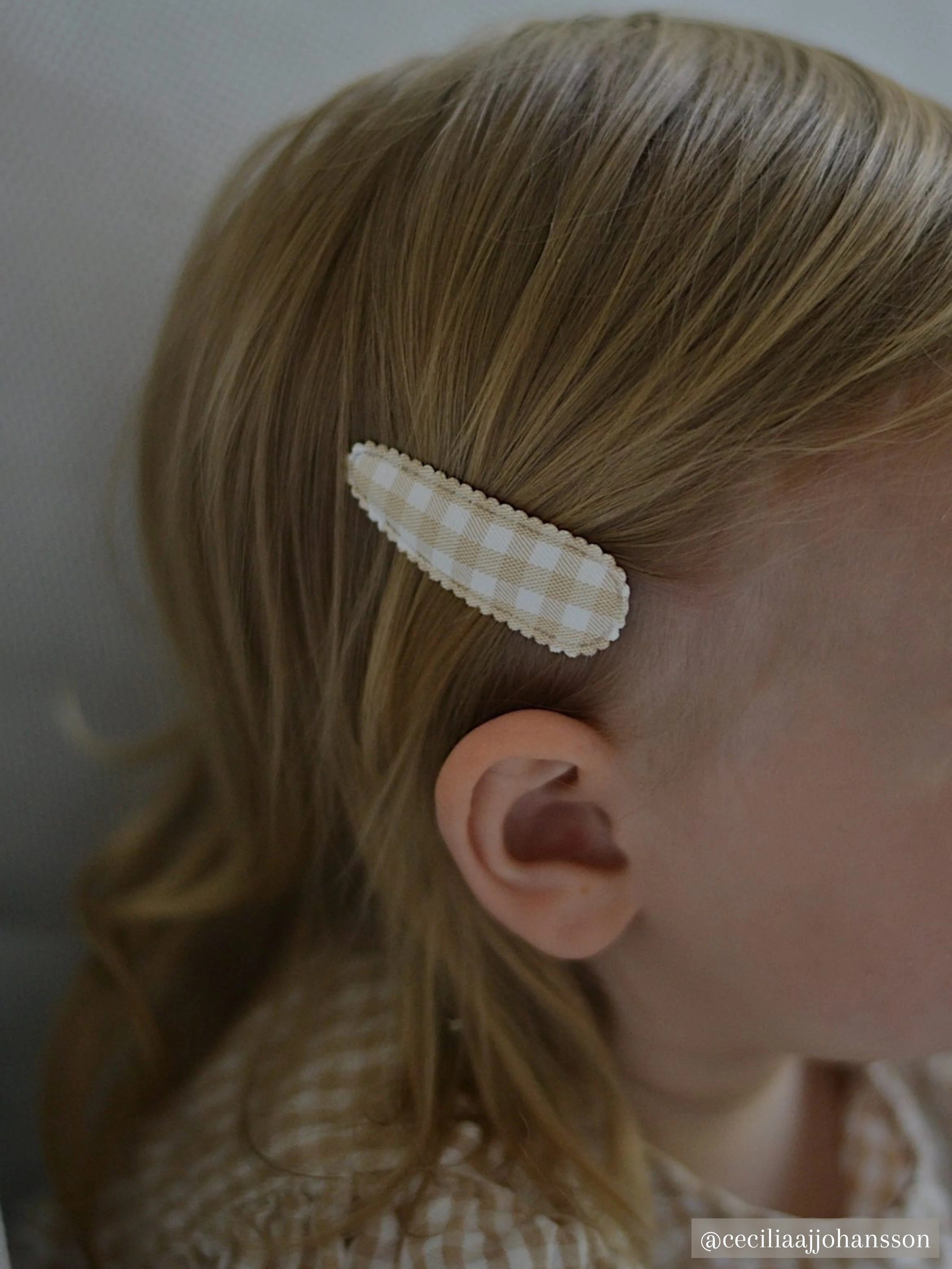 Liv & Loke Ilse Hair Clip - Sand gingham