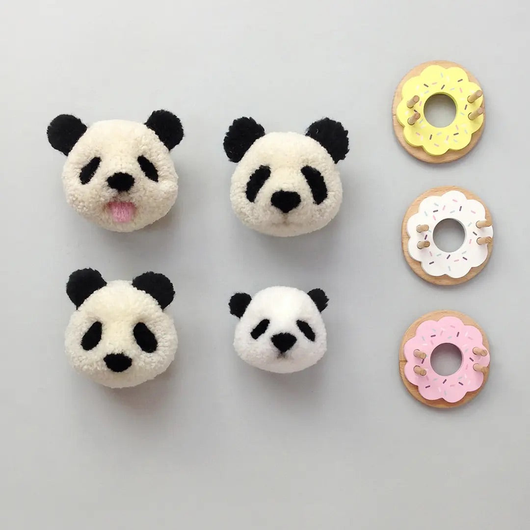 Pom Maker Donut – Strawberry (Medium)