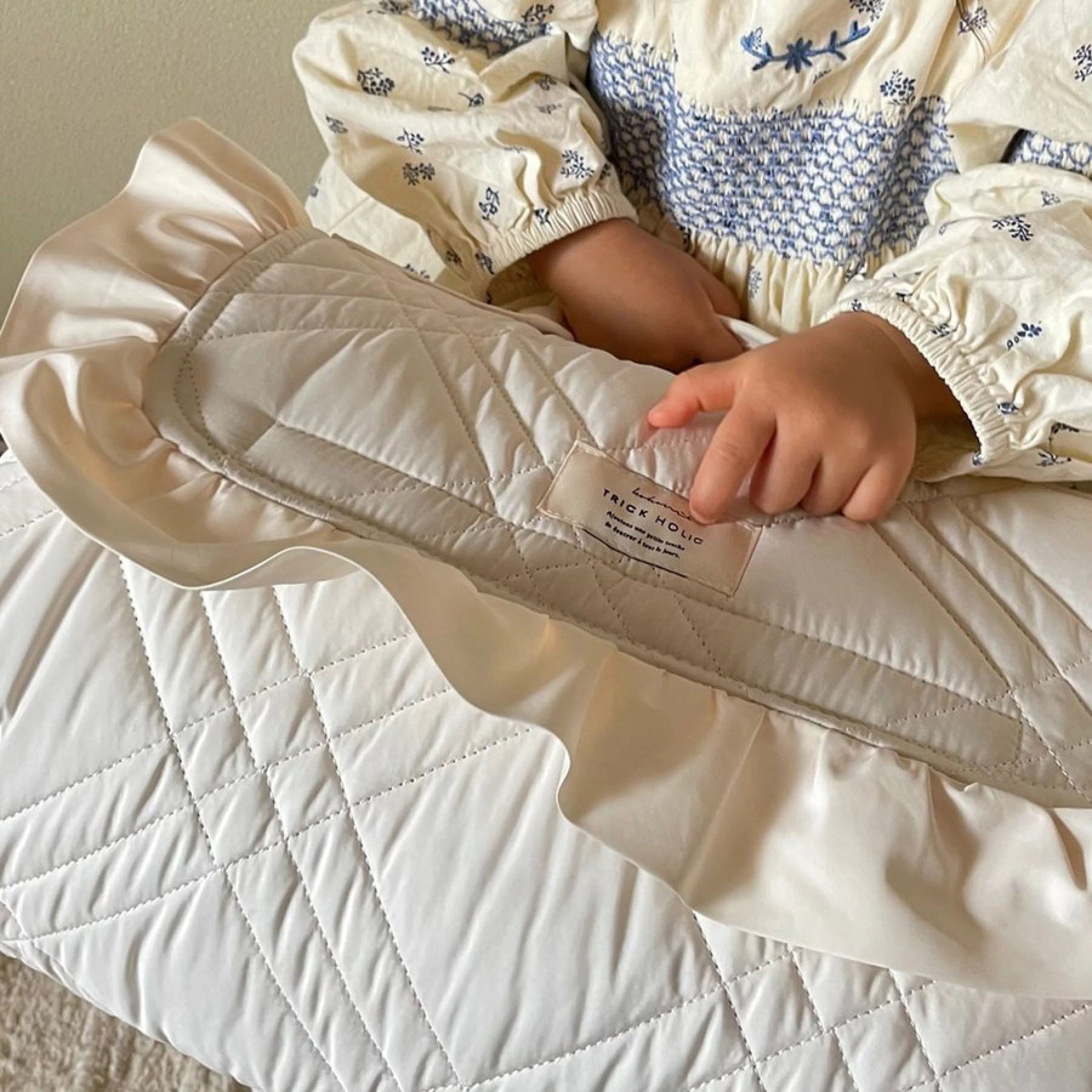 Trick Holic Frill French Picnic Mat - Ivory