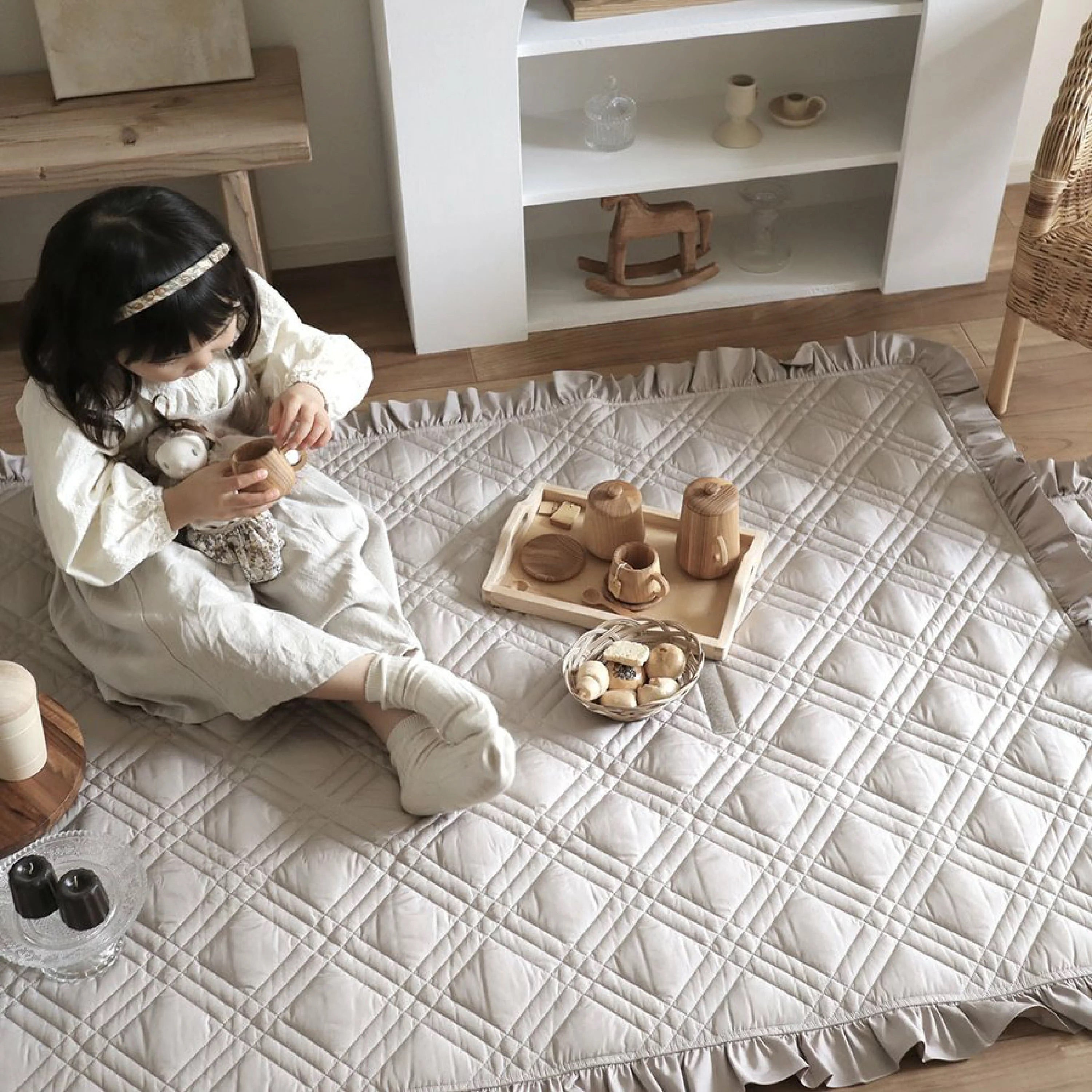 Trick Holic Frill French Picnic Mat - Ivory