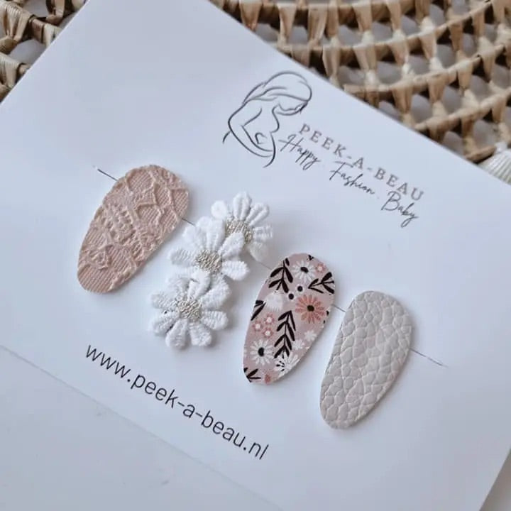 Peek-A-Beau Skype Anouk