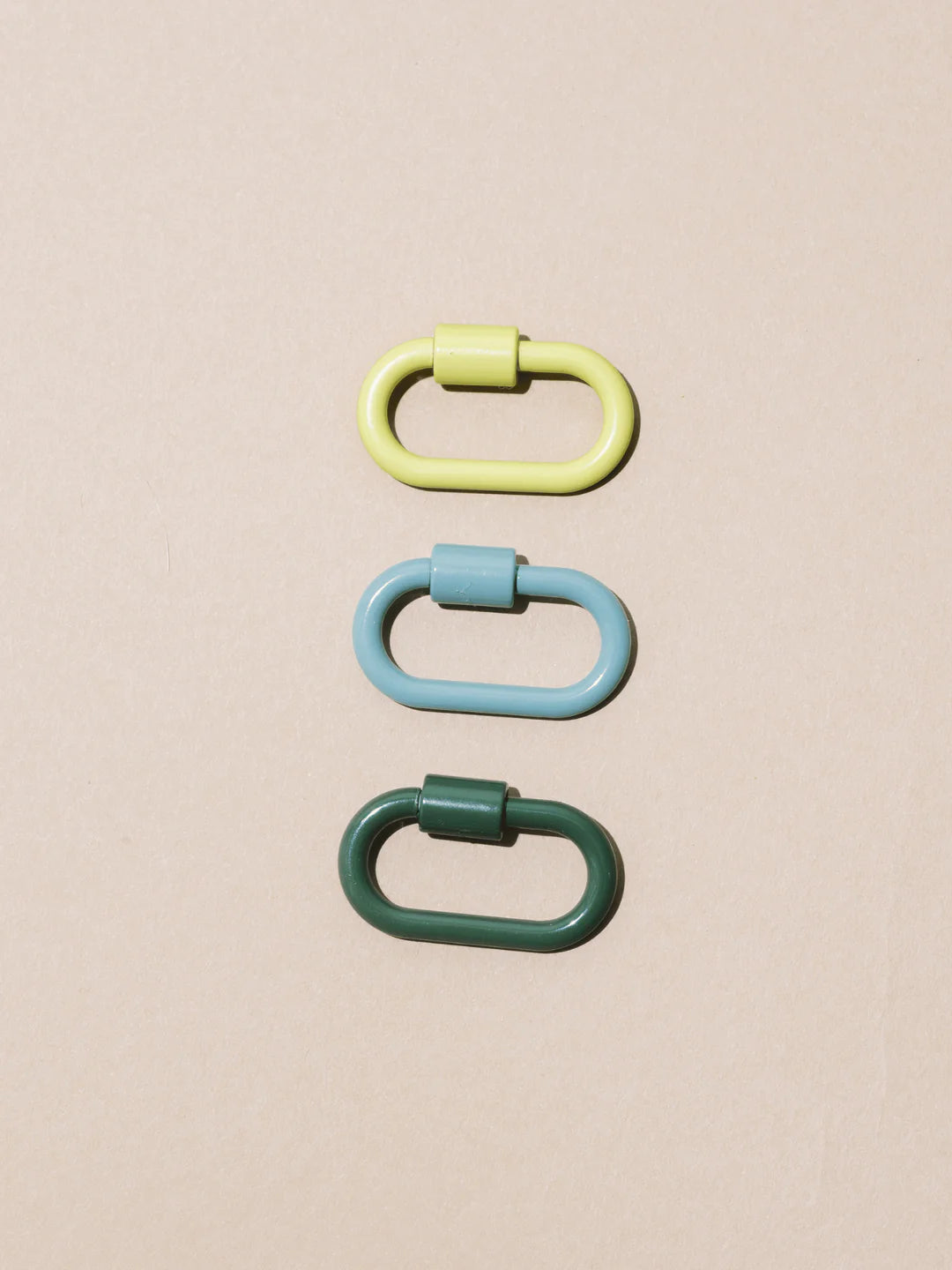 Nat + Noor Mini Lock Keychain Set in Pistachio