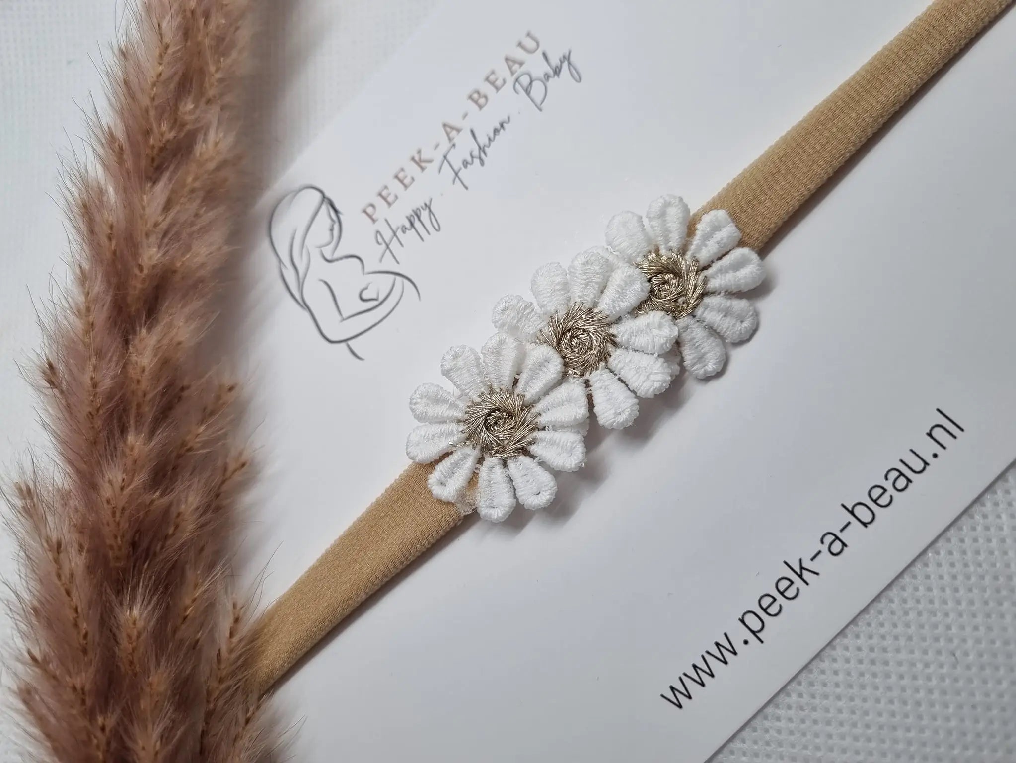 Peek-A-Beau Daisy gold